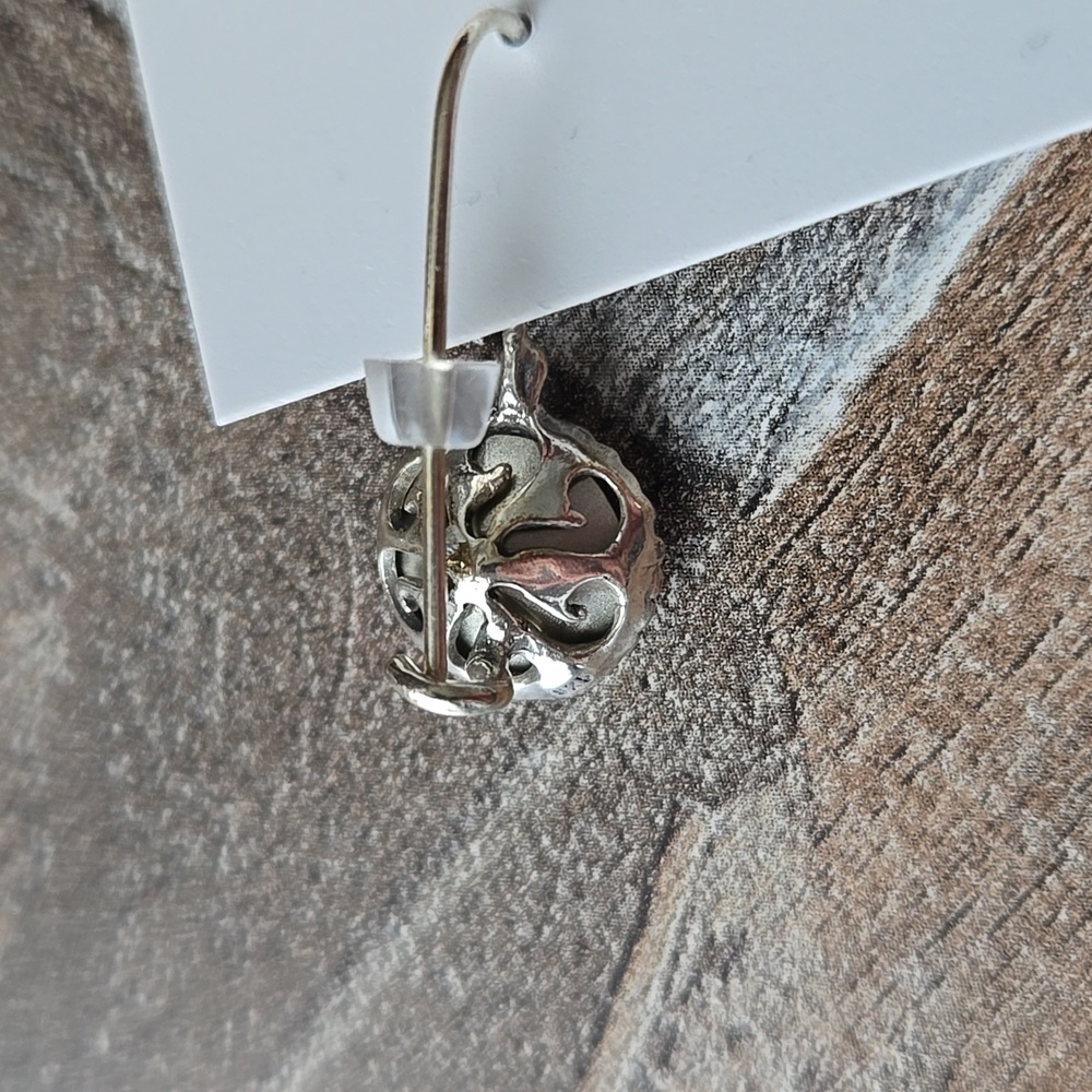 NWT designer earrings. - Picture 4 of 4